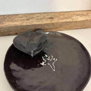 SERVING – BLACK